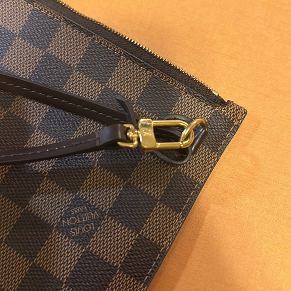 Damier Louis Vuitton cerise lining. Excellent used condition. - Picture 3 of 4